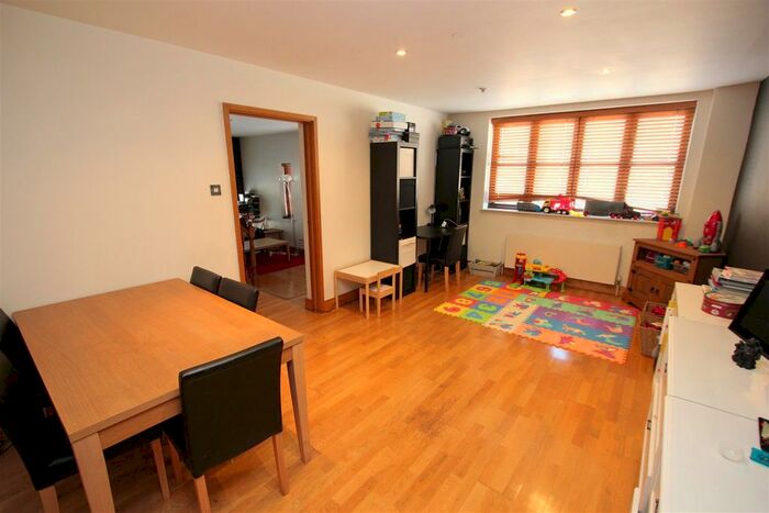 2 Bedroom Flat To Rent In Kingsley Mews, Wapping Lane, Wapping, E1W