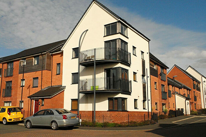 2 Bedroom Apartment To Rent In Glenham Way, Oldham, Lancashire, OL9