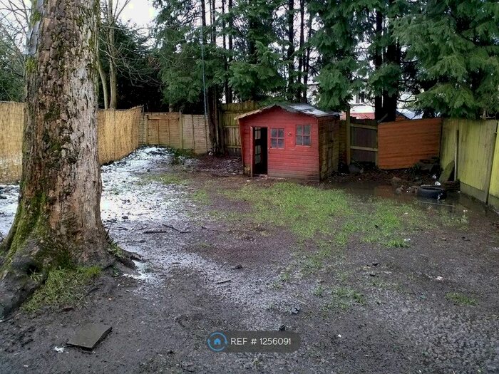 4 Bedroom Semi-Detached House To Rent In Ainsworth Avenue, Horwich, Bolton BL6