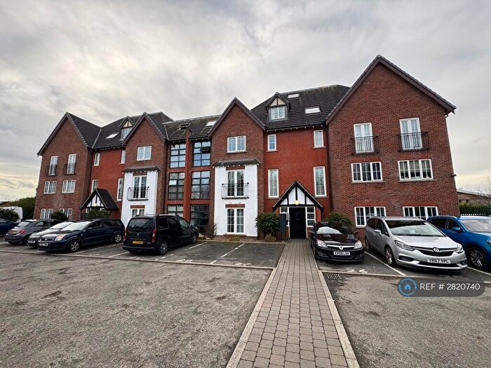 2 Bedroom Flat To Rent In Lyme Place, Dukinfield, SK16