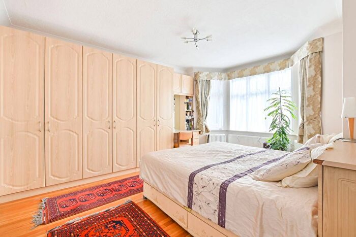 5 Bedroom Semi-Detached House For Sale In Peter Avenue, Willesden Green, London, NW10