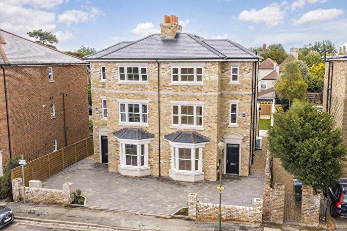 4 Bedroom Property For Sale In Matham Road, East Molesey, KT8