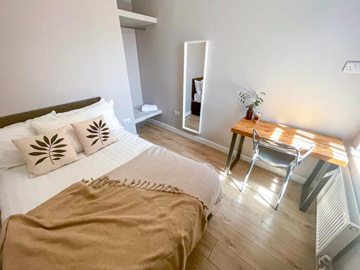 6 Bedroom Terraced House To Rent In Channell Road, L6