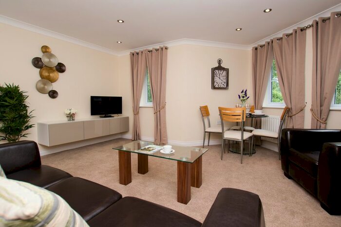 2 Bedroom Flat To Rent In Tinsley Lane, Three Bridges, Crawley, RH10