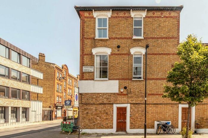 2 Bedroom Flat To Rent In Landor Road, London, SW9