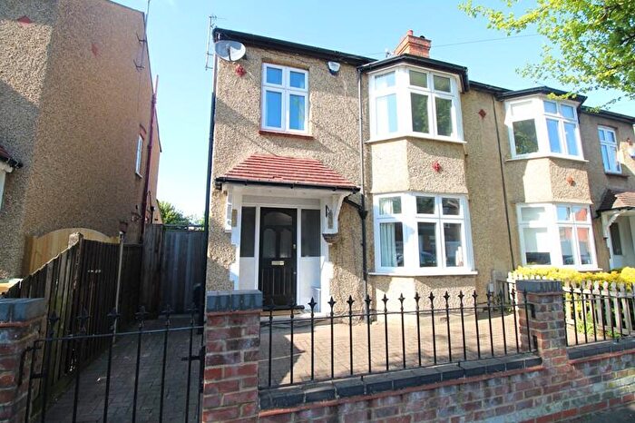 4 Bedroom Detached House To Rent In Rosamond Road, Bedford, MK40