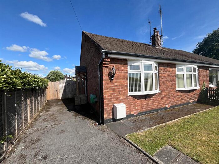 2 Bedroom Bungalow To Rent In Oak Avenue, Macclesfield, SK11