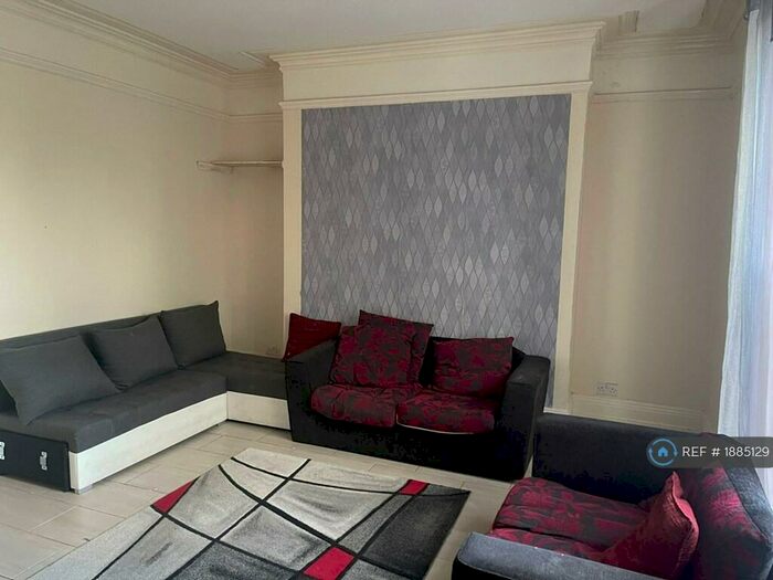 2 Bedroom Flat To Rent In Clifton Place, Newport, NP20