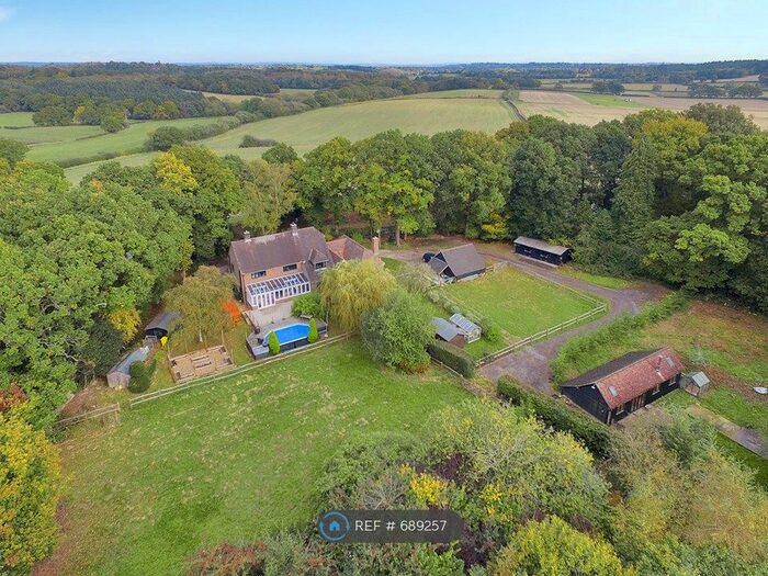 5 Bedroom Semi-Detached House To Rent In Ditchling Rd, Haywards Heath RH16