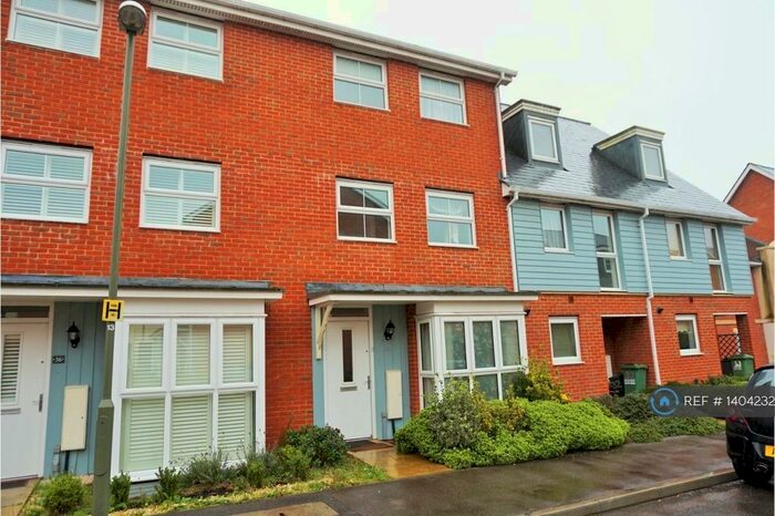 4 Bedroom Terraced House To Rent In Burrage Road, Redhill, RH1