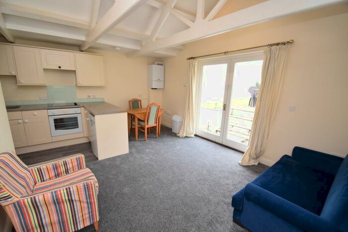 2 Bedroom Flat To Rent In Church Street, Falmouth TR11
