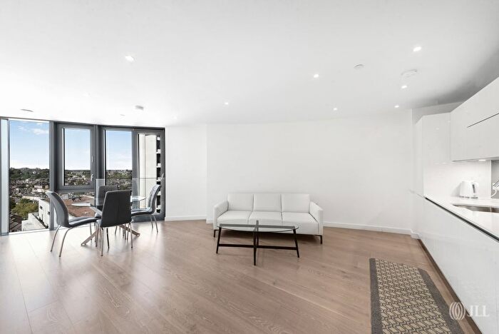 2 Bedroom Flat For Sale In City North West, N4