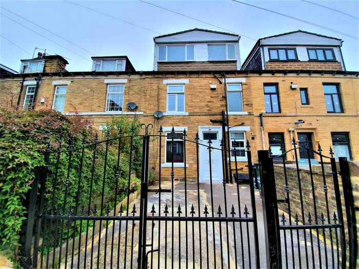 3 Bedroom Terraced House To Rent In St Margaret's Place, Bradford, BD7