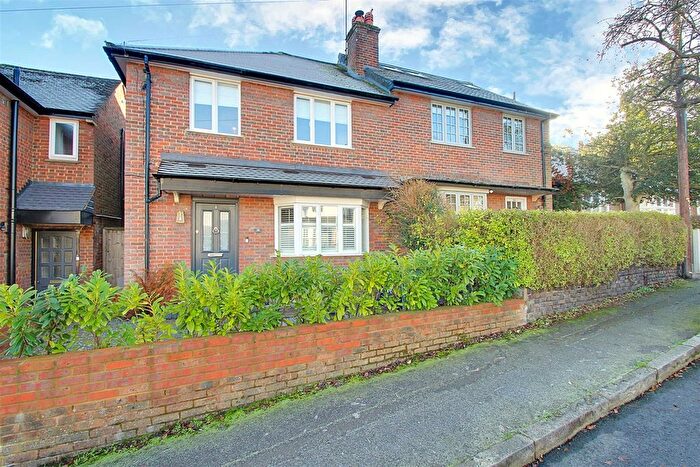 3 Bedroom Semi Detached House To Rent In Queens Road, Berkhamsted, HP4