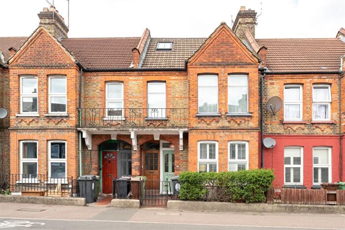 2 Bedroom Maisonette For Sale In Forest Road, Walthamstow, E17