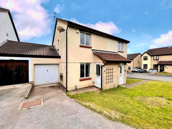 2 Bedroom Property To Rent In De Braose Close, Llandaff, Cardiff, CF5