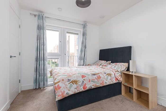 2 Bedroom Flat For Sale In (Flat ) Poppy Cruik, Cammo, Edinburgh, EH4