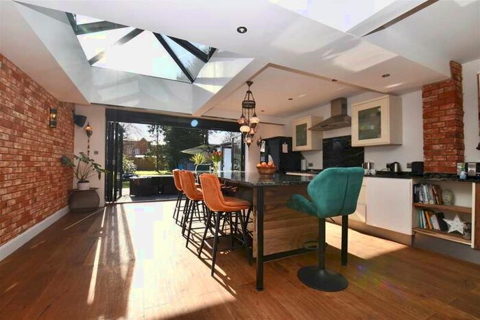 3 Bedroom Semi-Detached House To Rent In Haroldslea Drive, Horley, RH6