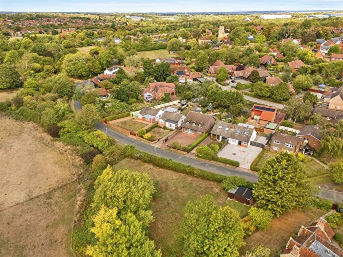 4 Bedroom Detached House For Sale In Leys Road, Loughton, Milton Keynes, MK5