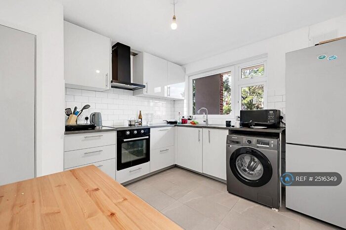 3 Bedroom Maisonette To Rent In Solebay Street, London, E1