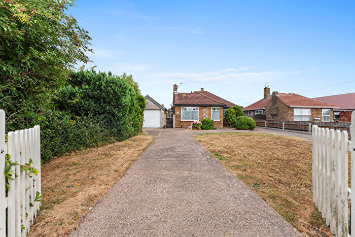 3 Bedroom Detached Bungalow To Rent In Bradley Road, Grimsby, DN33