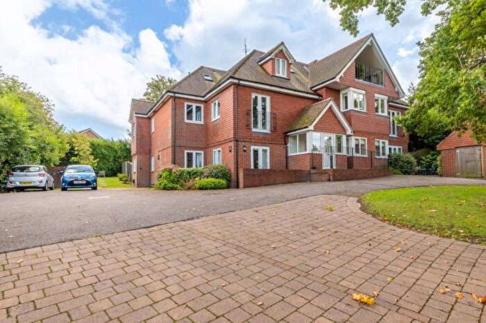 2 Bedroom Flat For Sale In Beacon Gardens, Crowborough, TN6