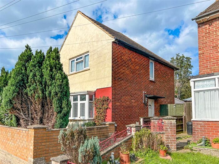 2 Bedroom End Of Terrace House For Sale In Shelley Avenue, Portsmouth, PO6