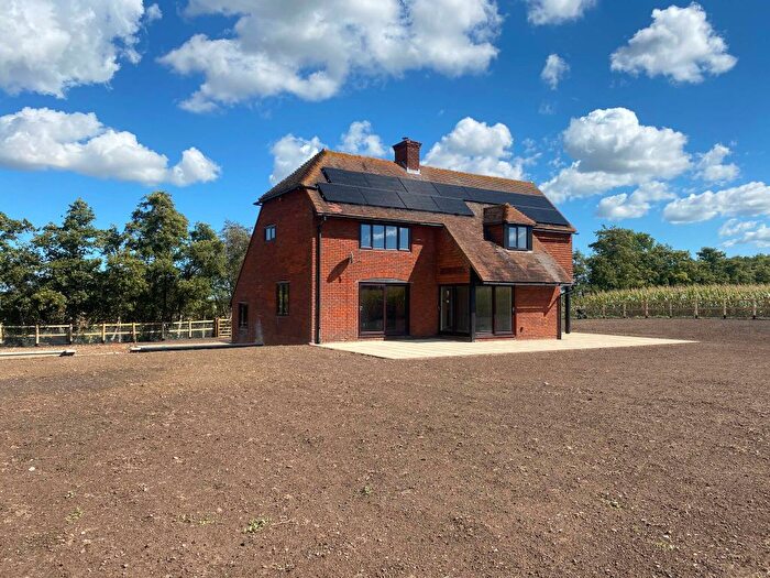4 Bedroom Detached House To Rent In Lower Road, Teynham, Sittingbourne, Kent, ME9