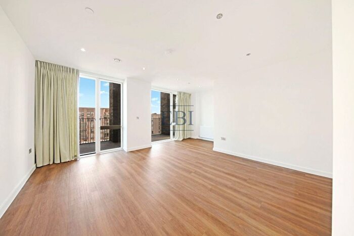 3 Bedroom Flat For Sale In Guthrum Court, Cavendish Square, Becton, E16