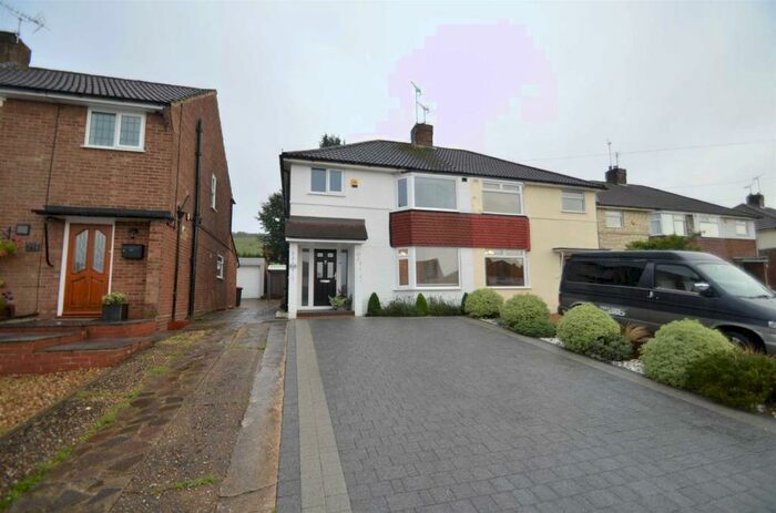 3 Bedroom Semi-Detached House To Rent In Dunstable, LU5