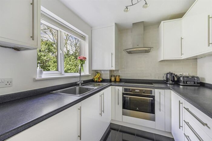 2 Bedroom Apartment To Rent In Dunnymans Road, Banstead, SM7