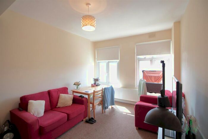 2 Bedroom Flat To Rent In Brixton Hill, London, SW2