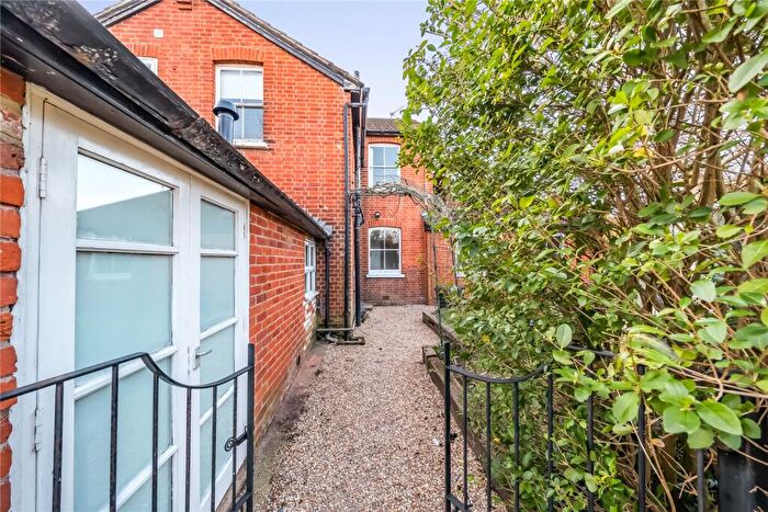 1 Bedroom House Of Multiple Occupation To Rent In Manor Road, Guildford, Surrey, GU2