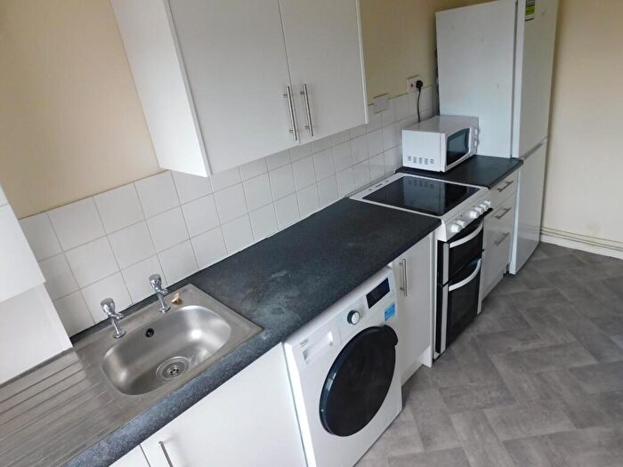 Flat To Rent In Holt Road, L7
