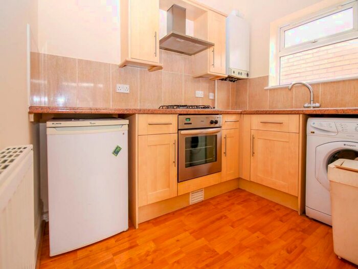 2 Bedroom Flat To Rent In B Southbourne Grove, Southbourne, Bournemouth
