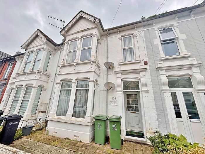2 Bedroom Flat To Rent In Oriel Road, North End, Portsmouth, PO2