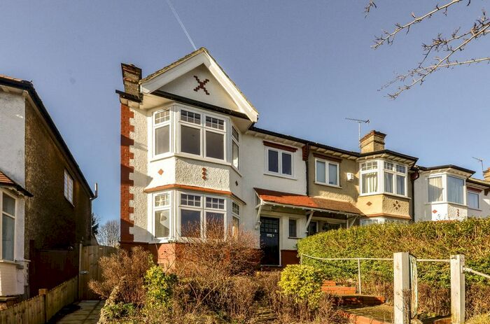 4 Bedroom Property To Rent In Woodlands Avenue, Finchley Central, London, N3