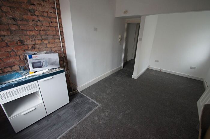 1 Bedroom Flat To Rent In Cambridge Road, Ellesmere Port, Cheshire., CH65