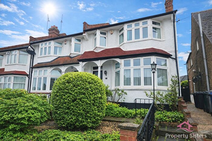 3 Bedroom Terraced House For Sale In Shakespeare Road, Mill Hill, NW7