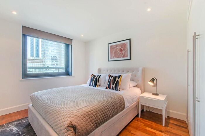 2 Bedroom Flat For Sale In Discovery Dock East, Canary Wharf, London, E14