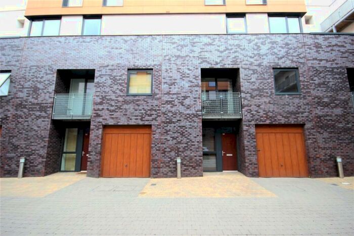 2 Bedroom Town House To Rent In The Mews, Advent Way Manchester, M4