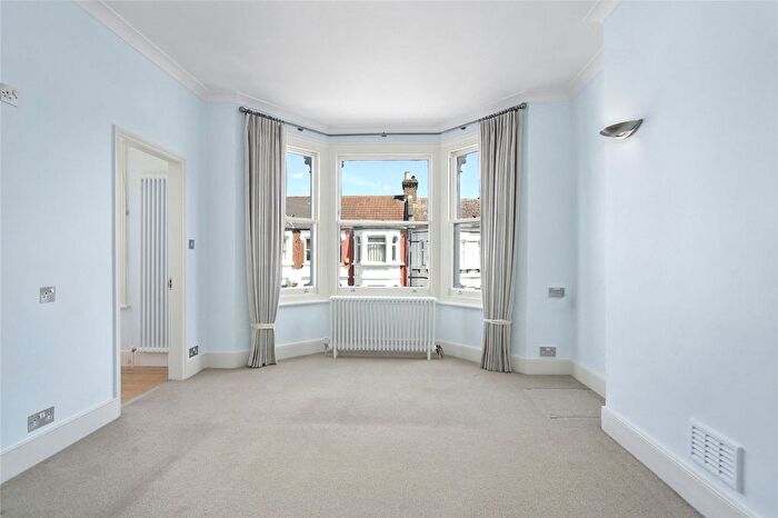 2 Bedroom Flat To Rent In Roxwell Road, London, W12