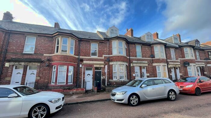 3 Bedroom Apartment To Rent In Rodsley Avenue, Gateshead, NE8