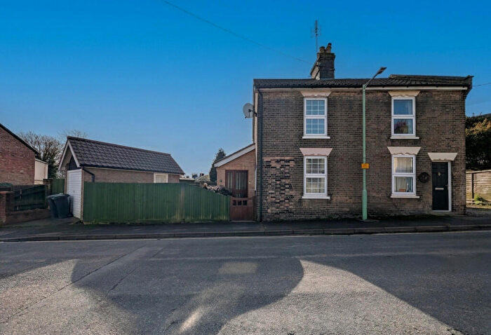 3 Bedroom Semi Detached House For Sale In Lime Tree Place, Stowmarket, IP14