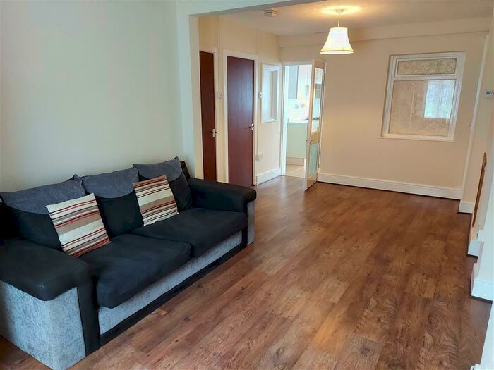 2 Bedroom Property To Rent In Geiriol Road, Townhill, Swansea, SA1