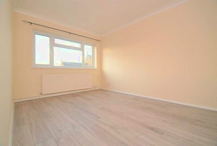 2 Bedroom Maisonette Flat To Rent In Ancaster Street, London, SE18