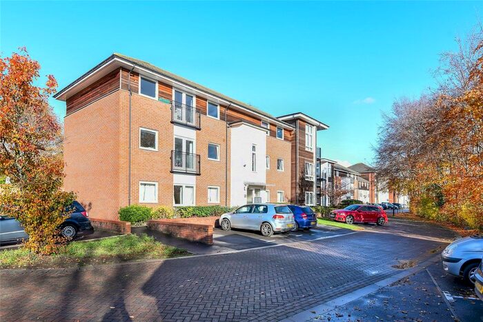 2 Bedroom Flat To Rent In Meadow Way, Caversham, Reading, Berkshire RG4
