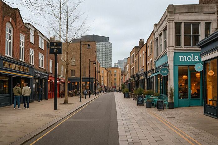 2 Bedroom Apartment To Rent In Roscoe Street, London, EC1Y