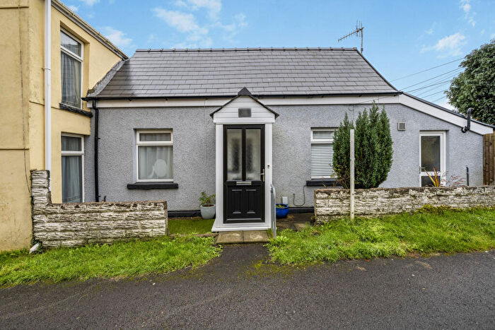1 Bedroom Bungalow For Sale In Pentregethin Road, Cwmbwrla, Swansea, SA5