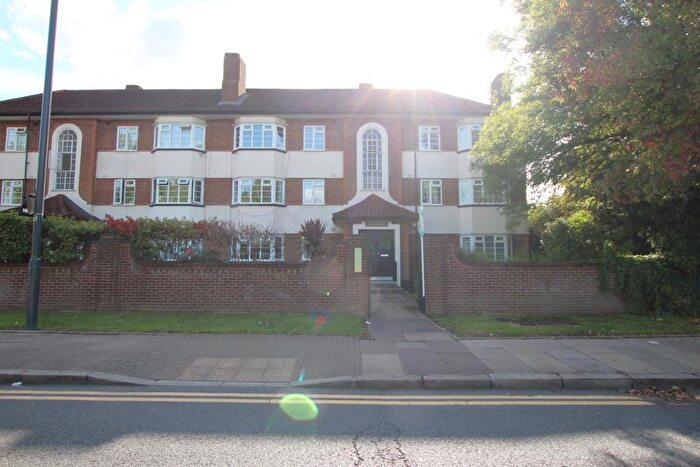 2 Bedroom Flat To Rent In Kenton Lane, Kenton, HA3